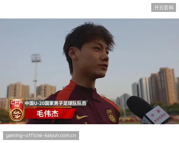毛伟杰首发出场完成全场对抗，赛场新星的瞬间与征程